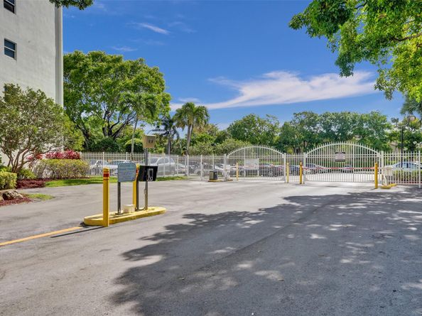 1800 N Andrews Avenue 12B, Fort Lauderdale FL 33311