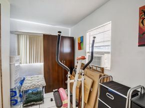 1935 SW 67th Ter, North Lauderdale FL 33068