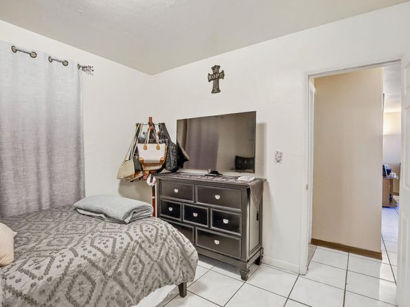 1935 SW 67th Ter, North Lauderdale FL 33068