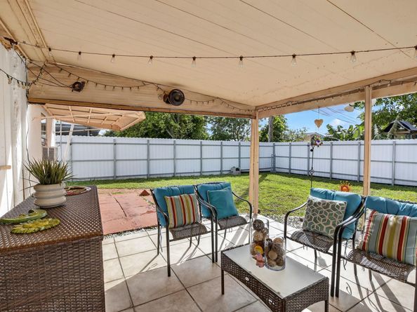 1935 SW 67th Ter, North Lauderdale FL 33068