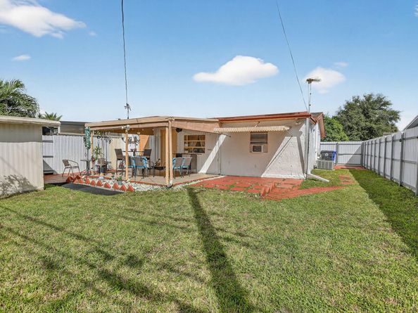 1935 SW 67th Ter, North Lauderdale FL 33068