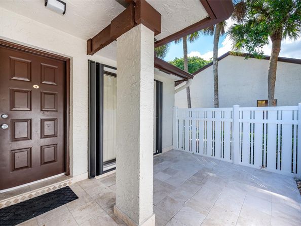 3272 Carambola Cir 3272, Coconut Creek FL 33066