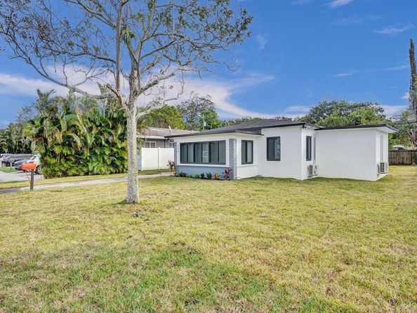 940 SW 28th St, Fort Lauderdale FL 33315
