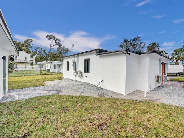 940 SW 28th St, Fort Lauderdale FL 33315