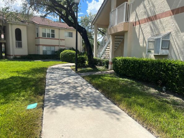 3420 Pinewalk Drive N 712, Margate FL 33063