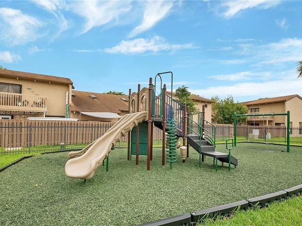 8011 SW 22nd Ct 8011, Davie FL 33324