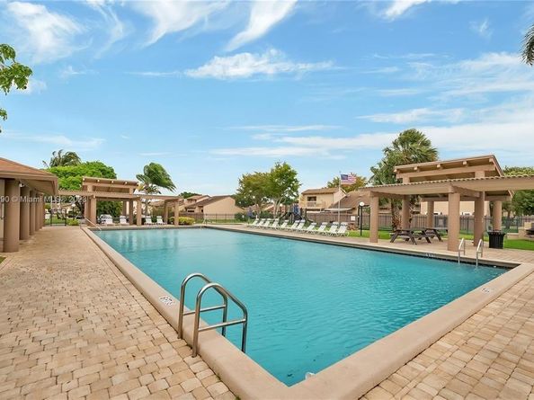 8011 SW 22nd Ct 8011, Davie FL 33324