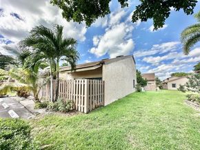 8011 SW 22nd Ct 8011, Davie FL 33324