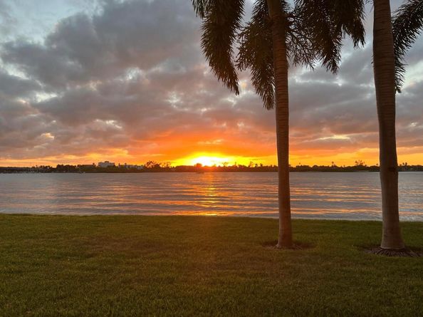 2784 S Ocean Boulevard 201e, Palm Beach FL 33480