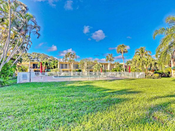 382 Golfview Road C, North Palm Beach FL 33408
