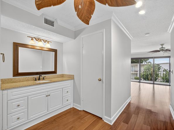 382 Golfview Road C, North Palm Beach FL 33408