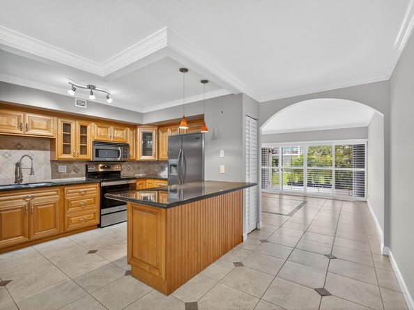 382 Golfview Road C, North Palm Beach FL 33408