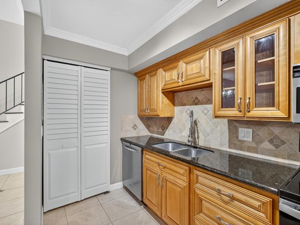 382 Golfview Road C, North Palm Beach FL 33408