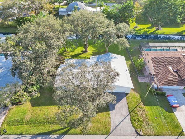 11600 NW 26th St, Plantation FL 33323