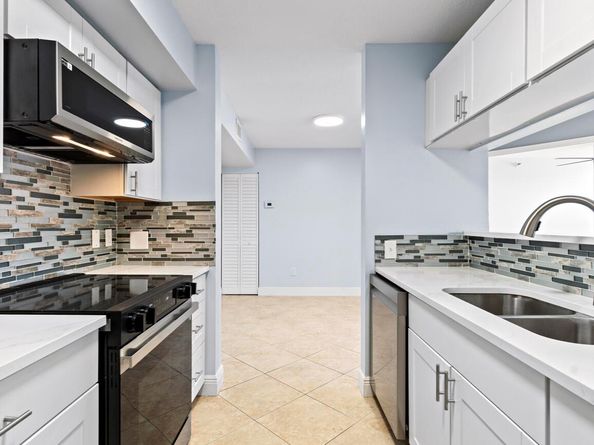 123 Yacht Club Way 207, Hypoluxo FL 33462