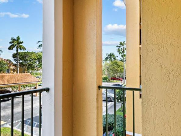 123 Yacht Club Way 207, Hypoluxo FL 33462