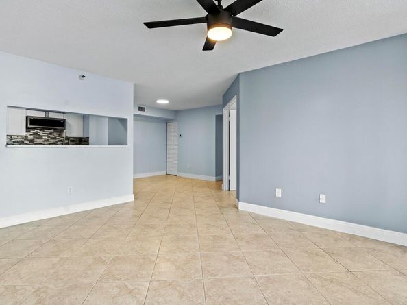 123 Yacht Club Way 207, Hypoluxo FL 33462