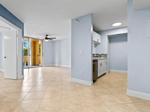 123 Yacht Club Way 207, Hypoluxo FL 33462