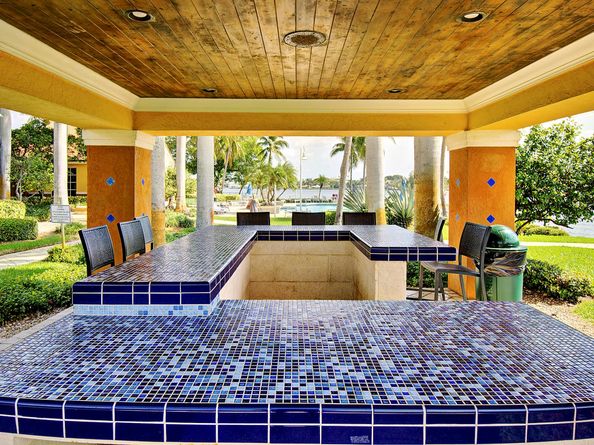 123 Yacht Club Way 207, Hypoluxo FL 33462