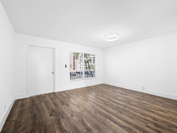 1100 Crystal Lake Dr 209, Deerfield Beach FL 33064