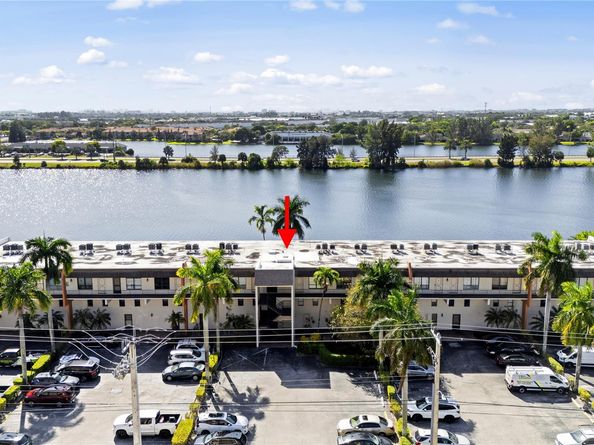 1100 Crystal Lake Dr 209, Deerfield Beach FL 33064