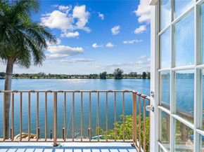 1100 Crystal Lake Dr 209, Deerfield Beach FL 33064