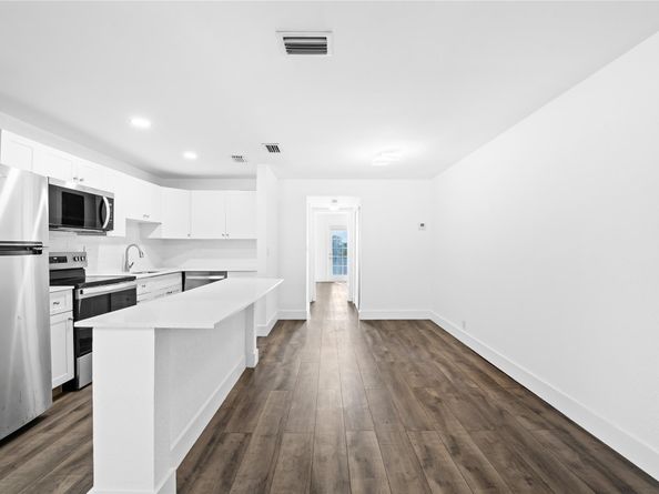 1100 Crystal Lake Dr 209, Deerfield Beach FL 33064