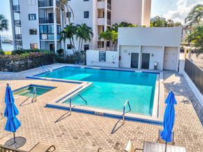 11370 Twelve Oaks Way 218, North Palm Beach FL 33408