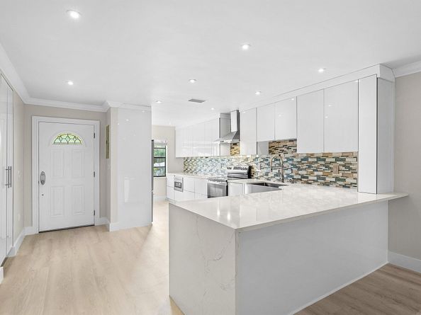 18 Stratford Drive E F, Boynton Beach FL 33436