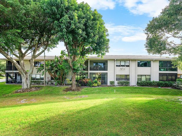 18 Stratford Drive E F, Boynton Beach FL 33436