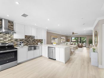 18 Stratford Drive E