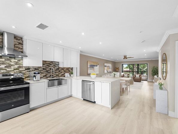 18 Stratford Drive E F, Boynton Beach FL 33436