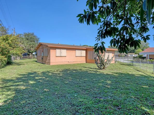 1031 NW 23rd Way, Fort Lauderdale FL 33311