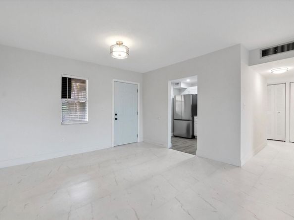 2840 Somerset Dr 205M, Lauderdale Lakes FL 33311