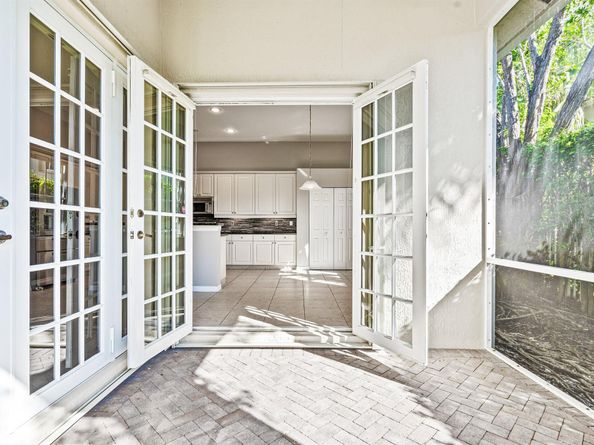 1366 Crossbill Court, Weston FL 33327