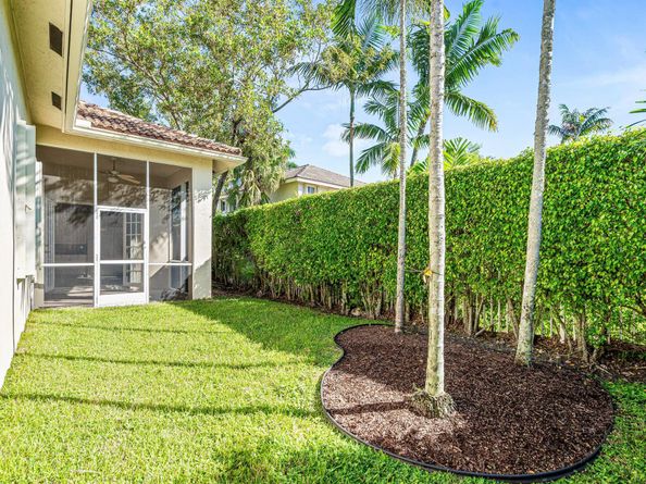 1366 Crossbill Court, Weston FL 33327