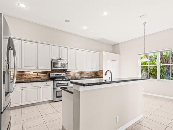 1366 Crossbill Court, Weston FL 33327