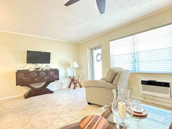 236 Kent N, West Palm Beach FL 33417