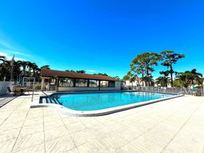 301 Knotty Pine Circle B1, Greenacres FL 33463