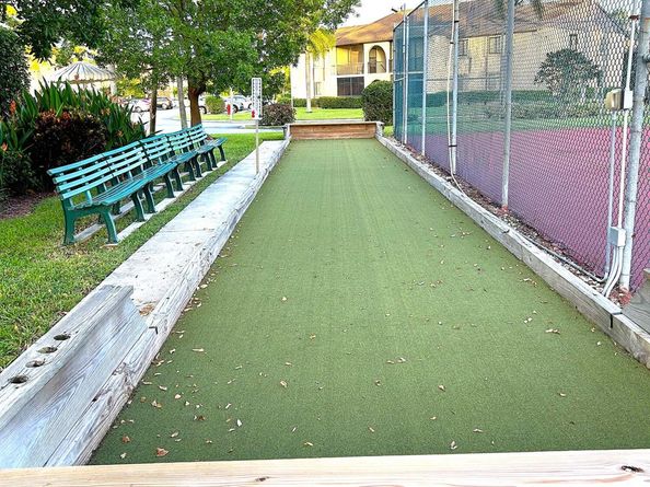 301 Knotty Pine Circle B1, Greenacres FL 33463