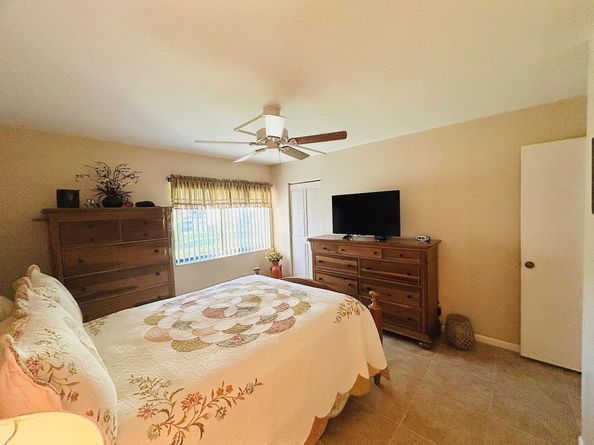 301 Knotty Pine Circle B1, Greenacres FL 33463