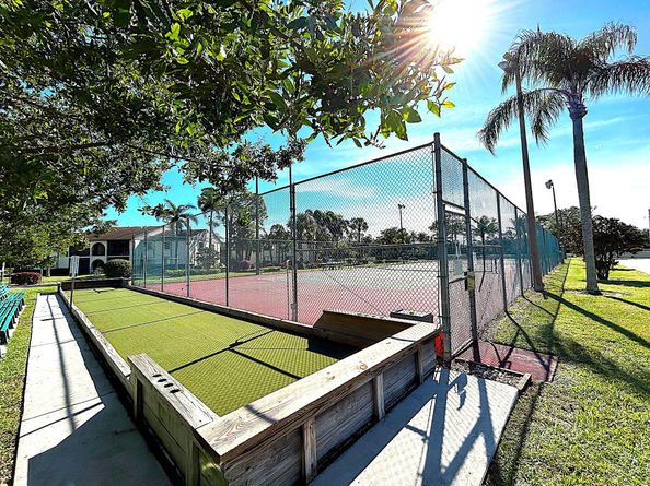 301 Knotty Pine Circle B1, Greenacres FL 33463