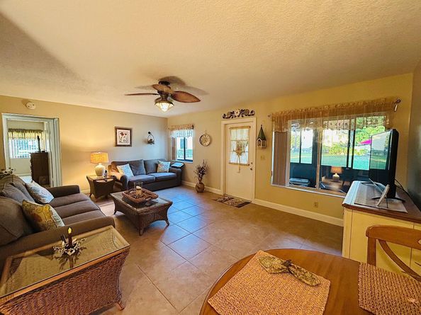 301 Knotty Pine Circle B1, Greenacres FL 33463