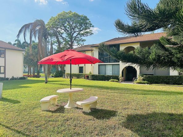 301 Knotty Pine Circle B1, Greenacres FL 33463