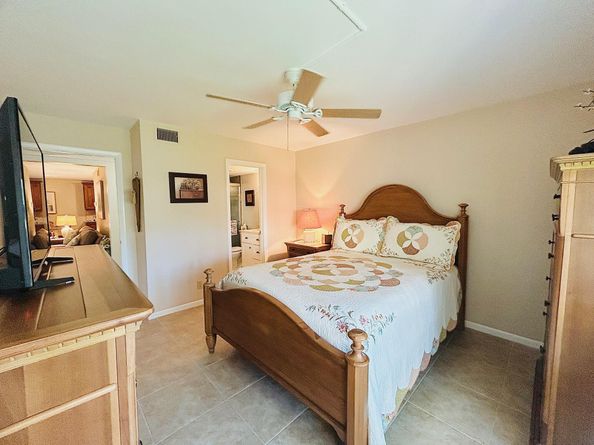 301 Knotty Pine Circle B1, Greenacres FL 33463