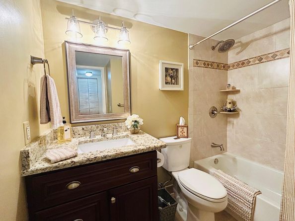 301 Knotty Pine Circle B1, Greenacres FL 33463