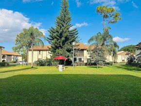 301 Knotty Pine Circle B1, Greenacres FL 33463