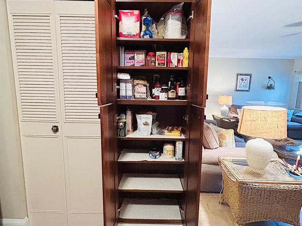 301 Knotty Pine Circle B1, Greenacres FL 33463