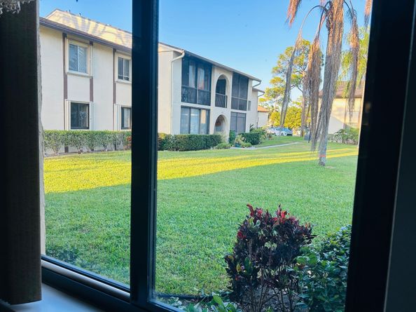 301 Knotty Pine Circle B1, Greenacres FL 33463