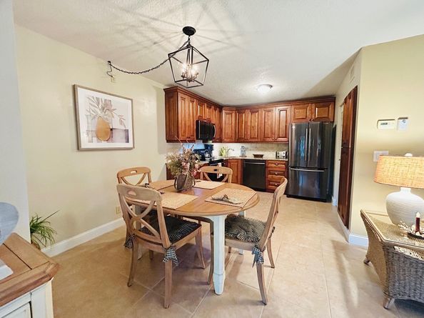 301 Knotty Pine Circle B1, Greenacres FL 33463